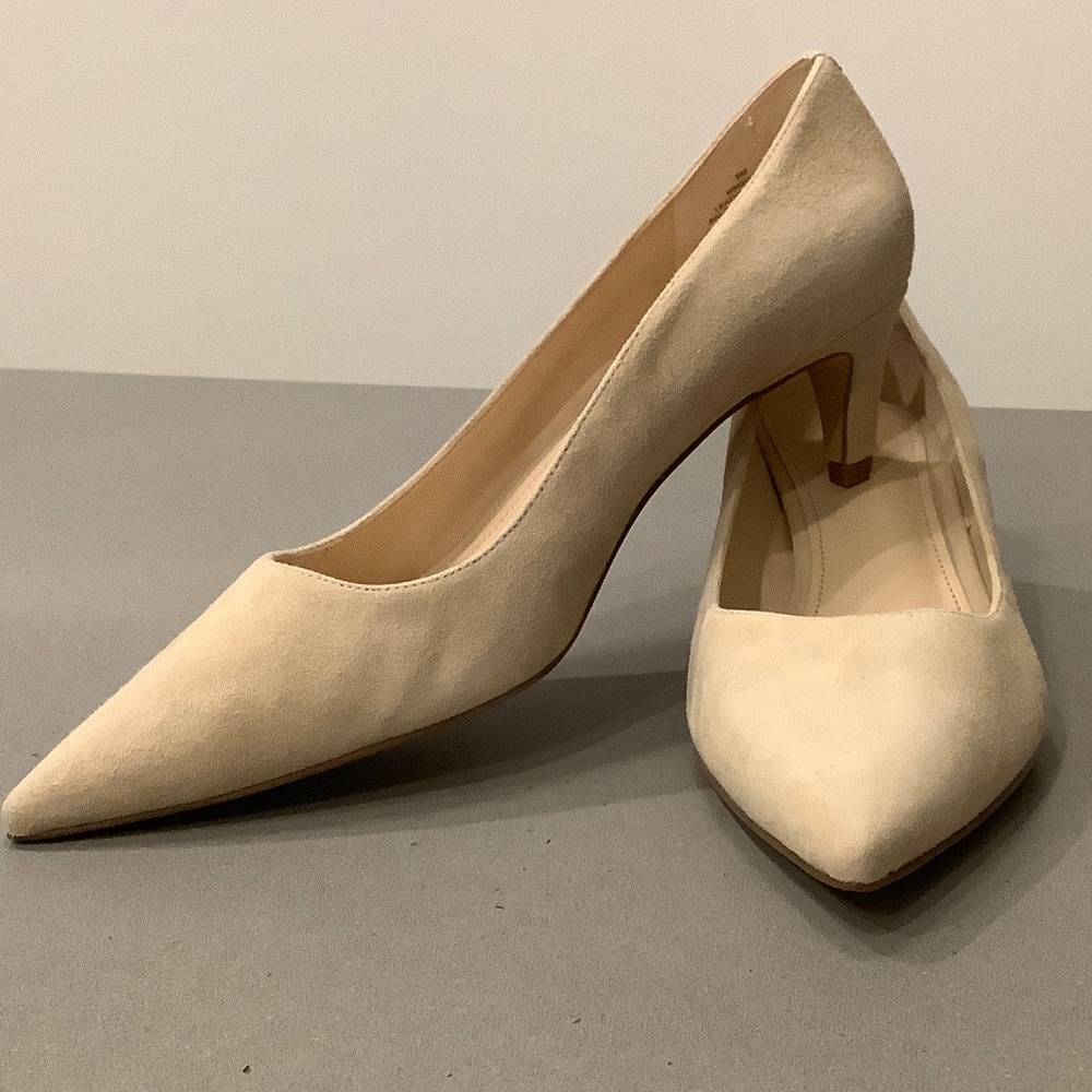 Nine West Quan Light Natural Suede Pointed Toe Low Heel Pumps Size 9M